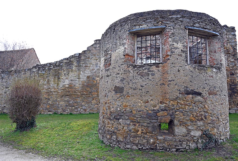 Von der Horner Stadtmauer sind noch imposante Überreste zu sehen.  Foto: Gabriele Hohenegger